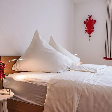 Apartment Chesa Vadret Surlej Bagian luar foto