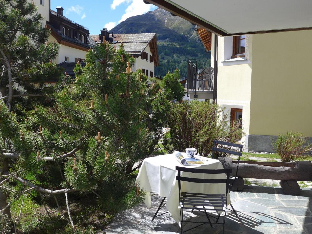 Apartment Chesa Vadret Surlej Bagian luar foto