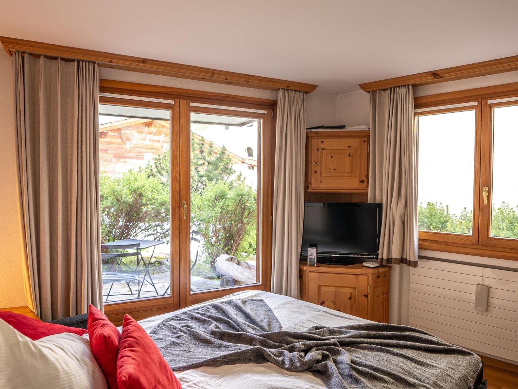 Apartment Chesa Vadret Surlej Bagian luar foto