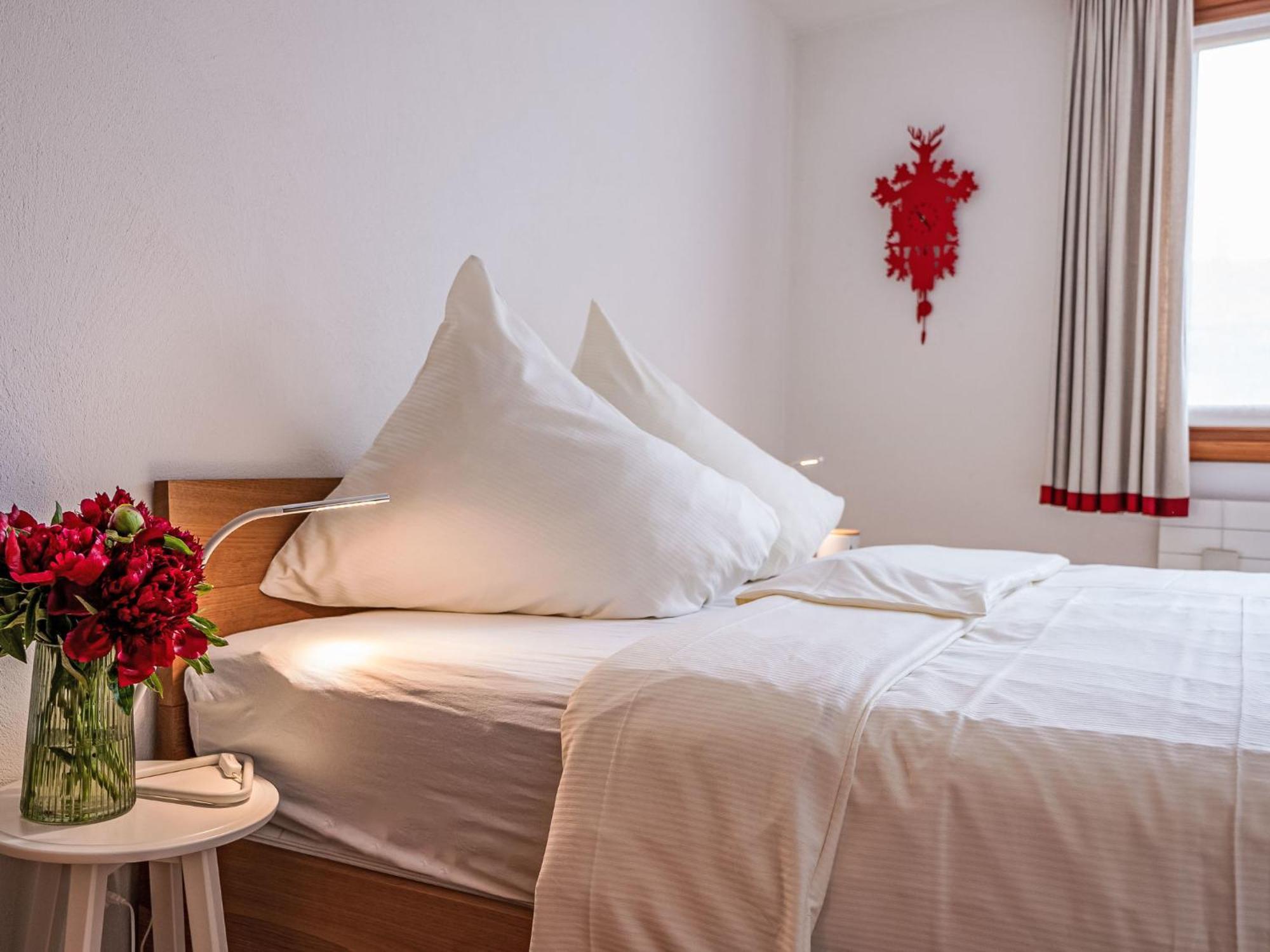 Apartment Chesa Vadret Surlej Bagian luar foto