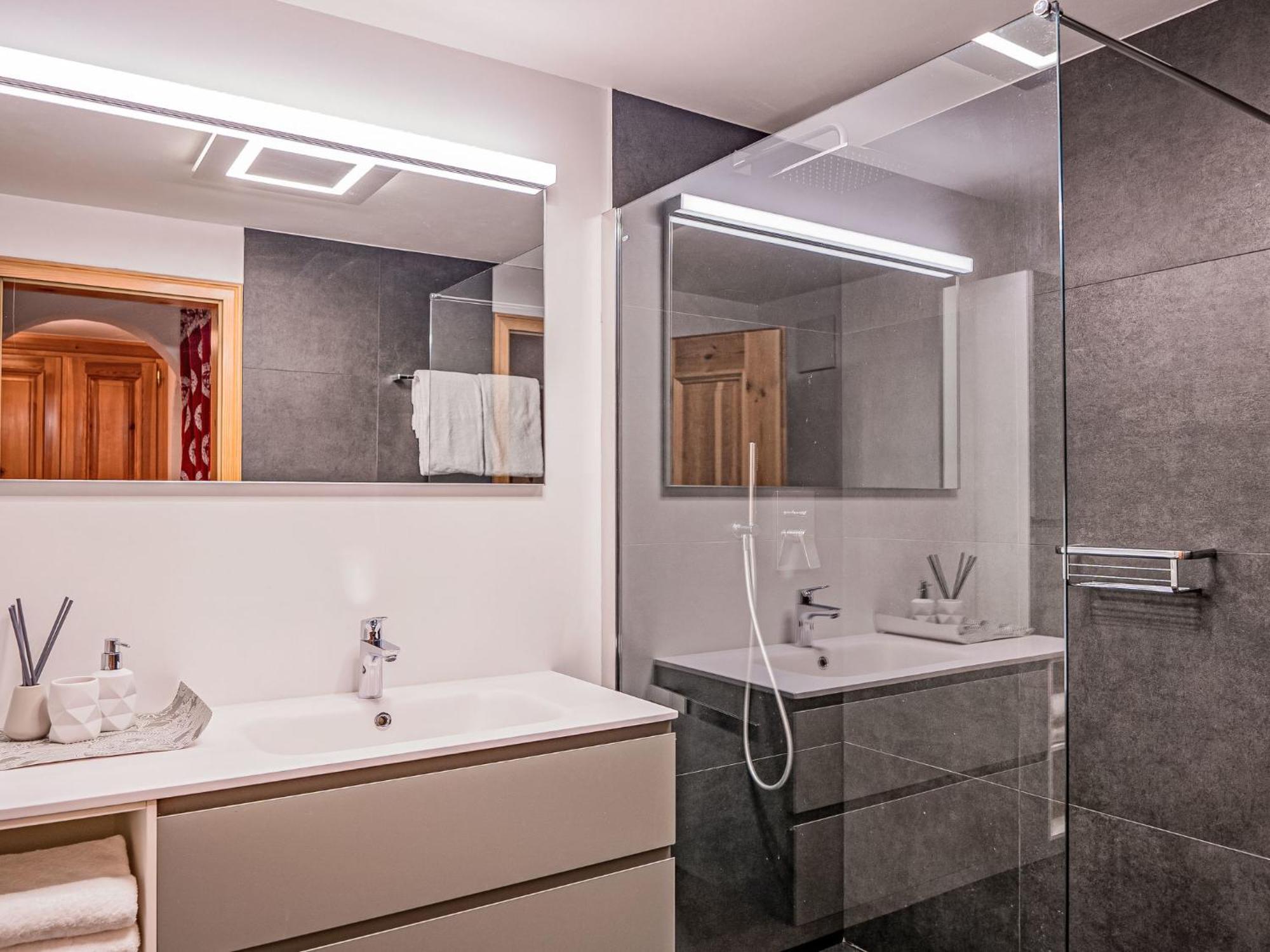 Apartment Chesa Vadret Surlej Bagian luar foto