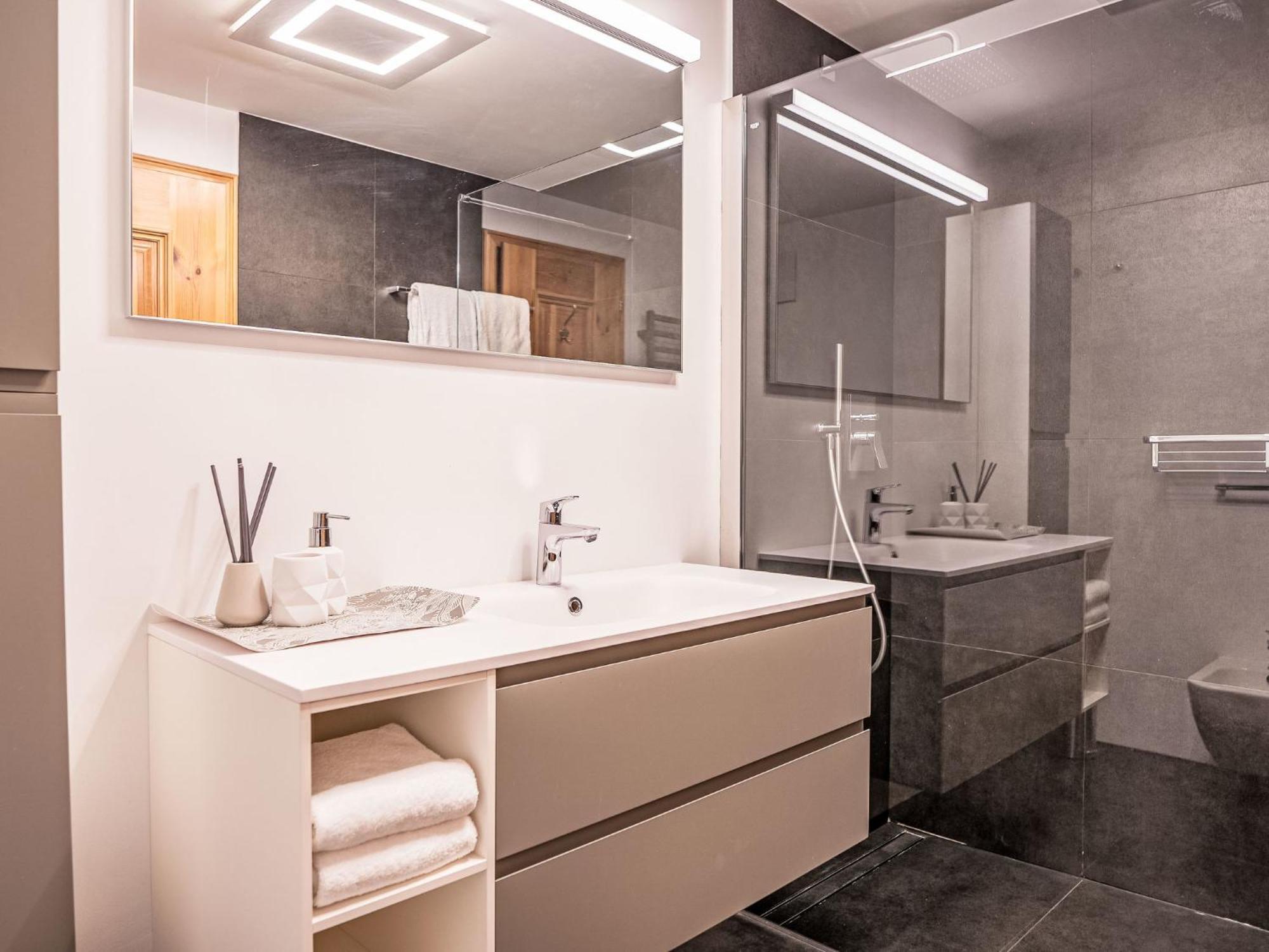 Apartment Chesa Vadret Surlej Bagian luar foto