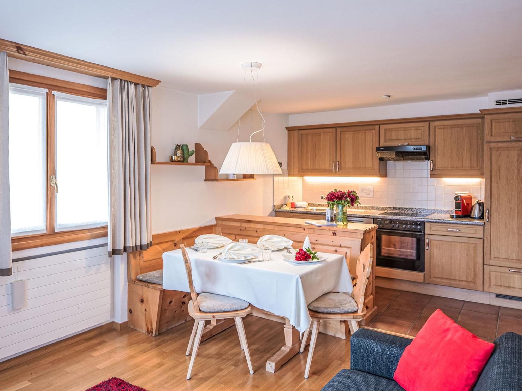 Apartment Chesa Vadret Surlej Bagian luar foto