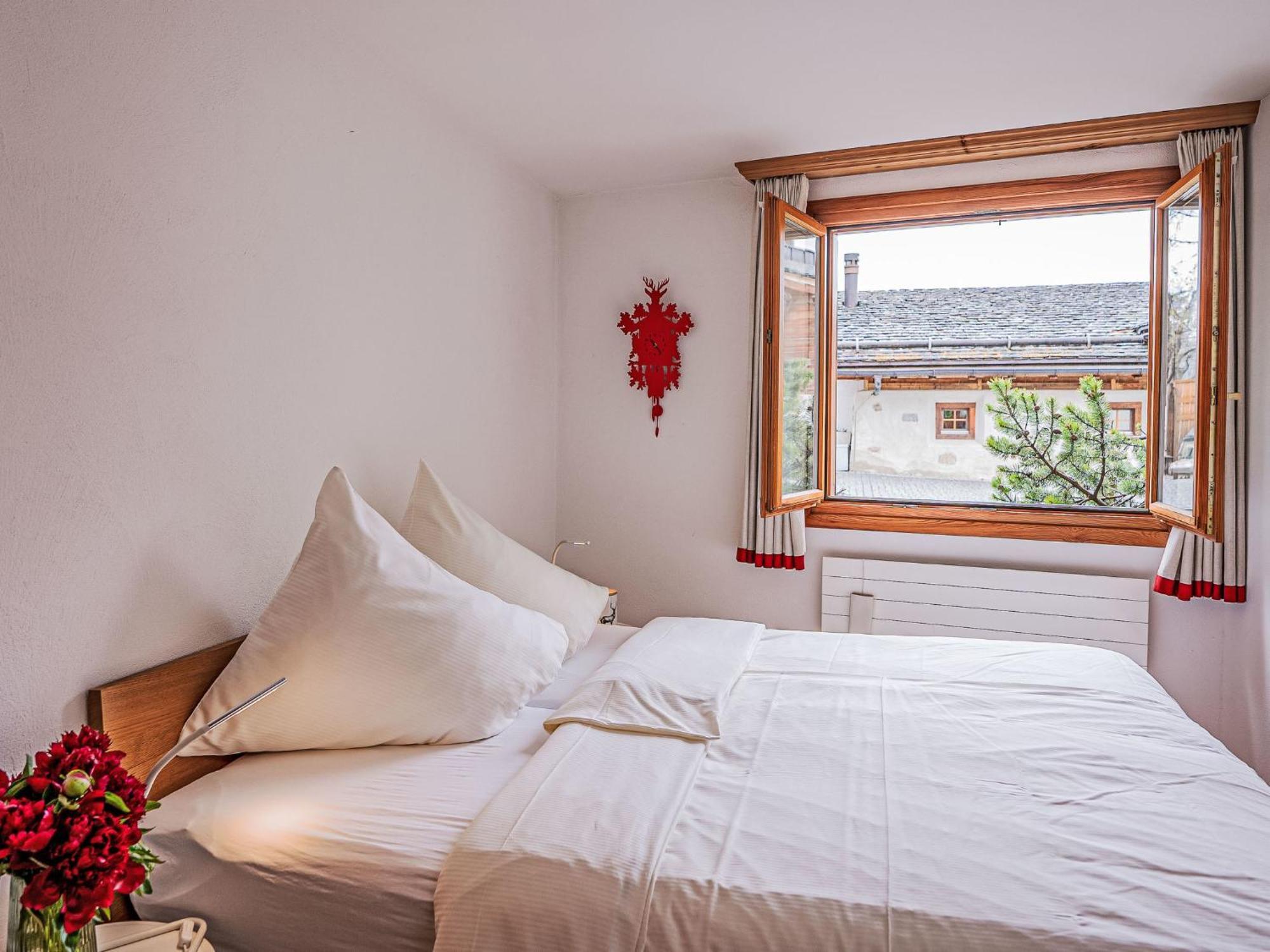 Apartment Chesa Vadret Surlej Bagian luar foto
