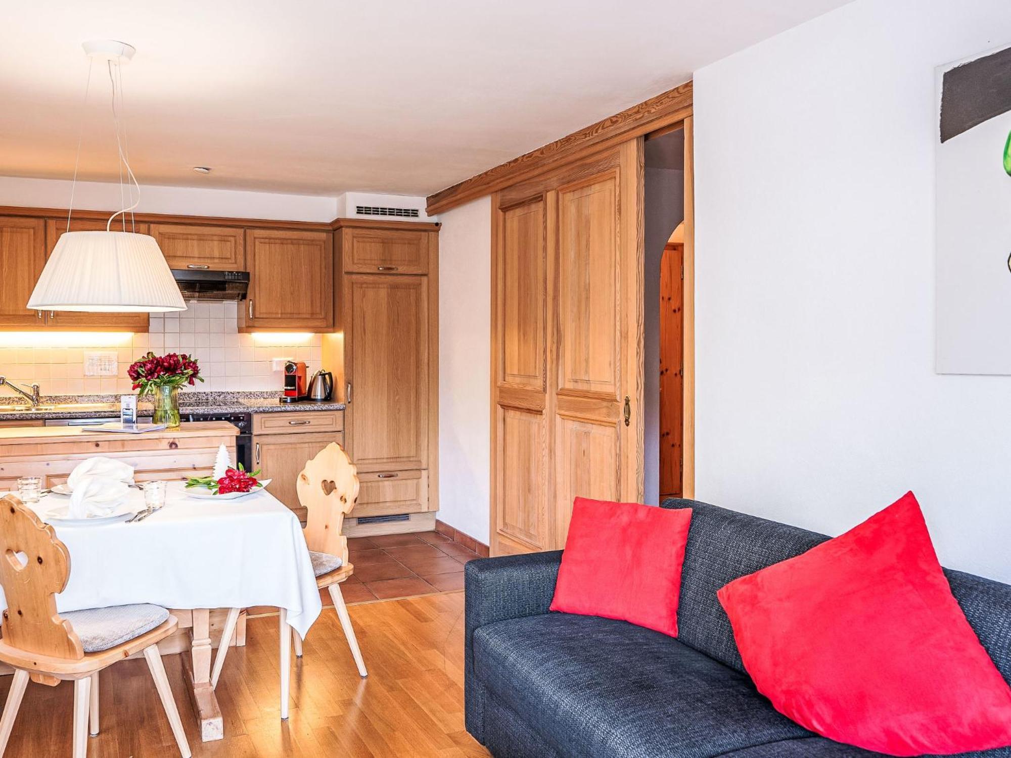 Apartment Chesa Vadret Surlej Bagian luar foto