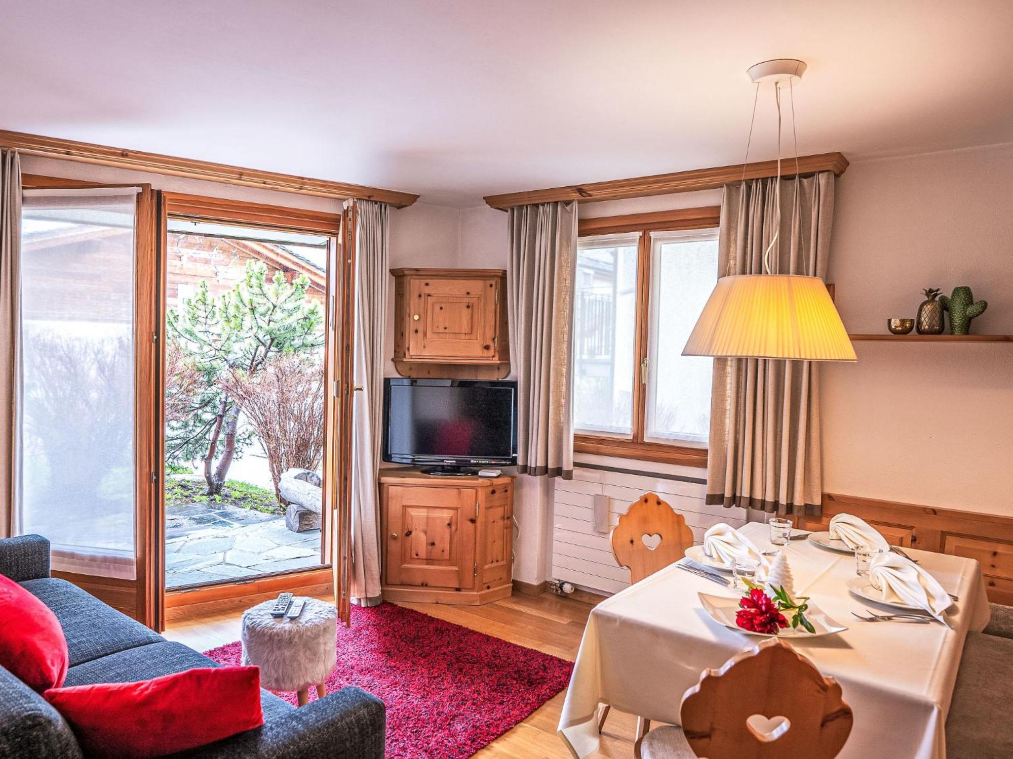 Apartment Chesa Vadret Surlej Bagian luar foto